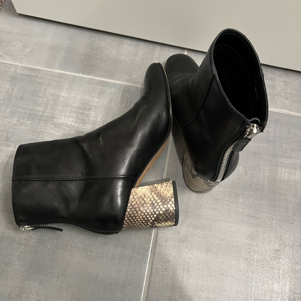 Dolce Vita Black boots SZ 7.5